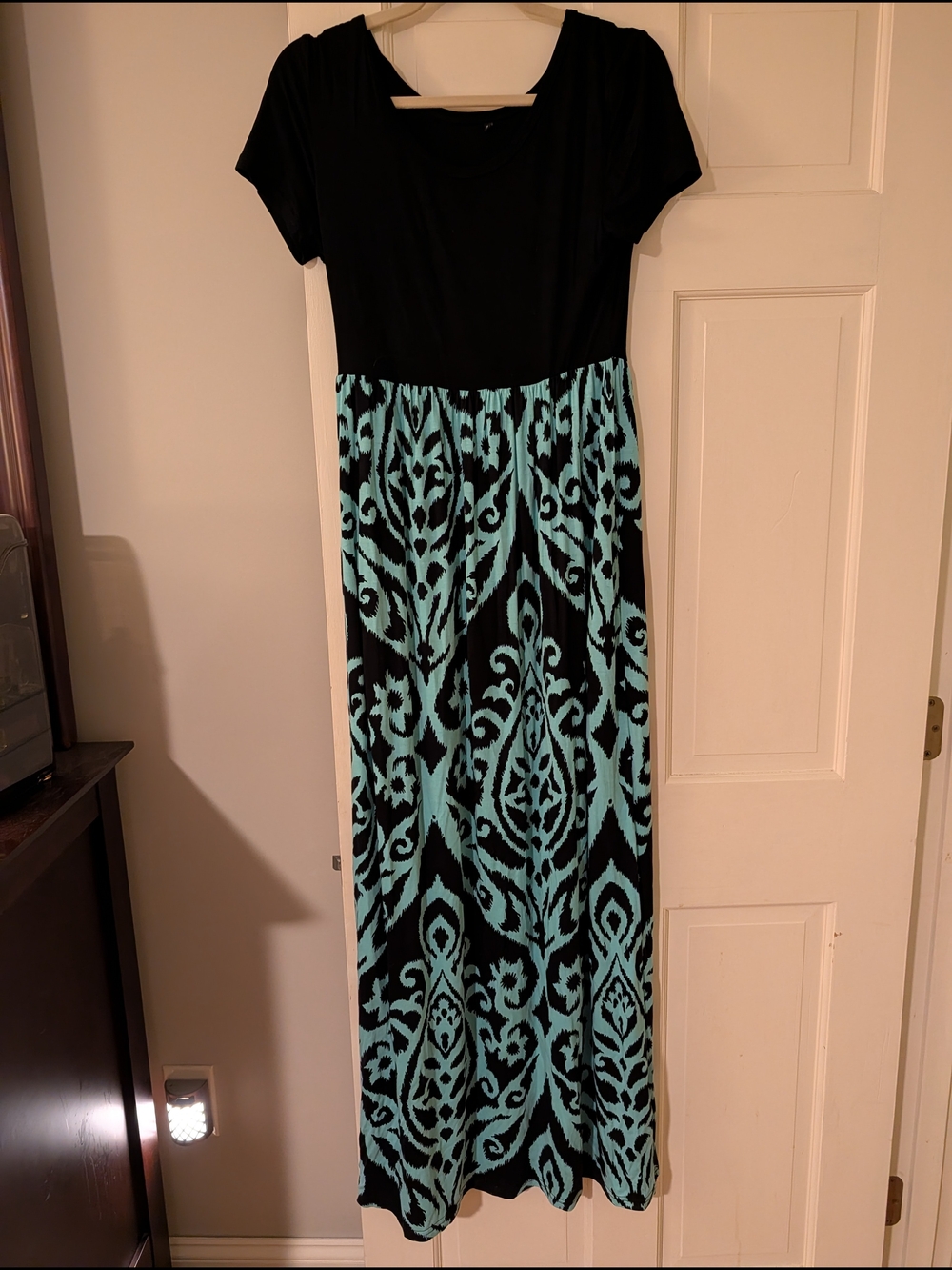 Maxi Dress w Aqua Patternered Design And hidden Pockets